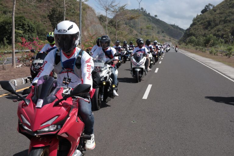 b6b65eb4-0580-48f2-88b9-c745bcd317a0